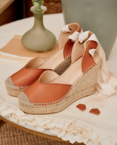 Sommerdr&oslash;mme og hverdagsmagi med Polin et Moi &ndash; n&aring;r espadrilles, kjoler og sko bliver til en livsstil